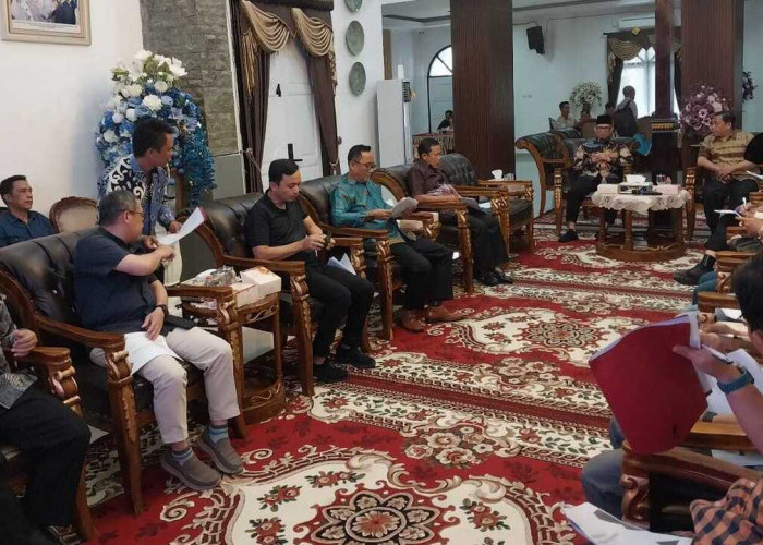 Gelar Rapat Terbatas, Bupati Minta Fungsi Pasar Dikembalikan