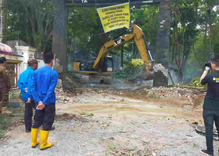 Blokir Jalan SMKN 3 Kayuagung Dibuka, Warga Leluasa Lintasi Hutan Kota