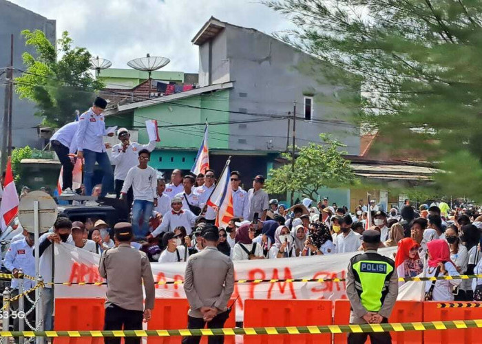 Ratusan Massa APM Gelar Unjuk Rasa di Kantor PHR Zona 4, Tuntut Transparansi Rekrutmen Tenaga Kerja