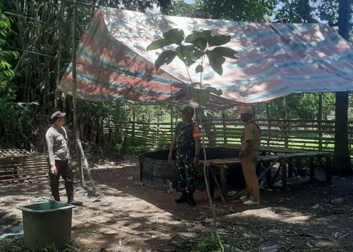 Bhabinkamtibmas Bersama Babinsa Tertibkan Arena Judi Sabung Ayam 