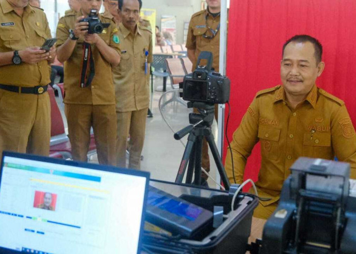 Kolaborasi dengan JNE, Warga Kini Terima Dokumen Kependudukan Langsung di Rumah