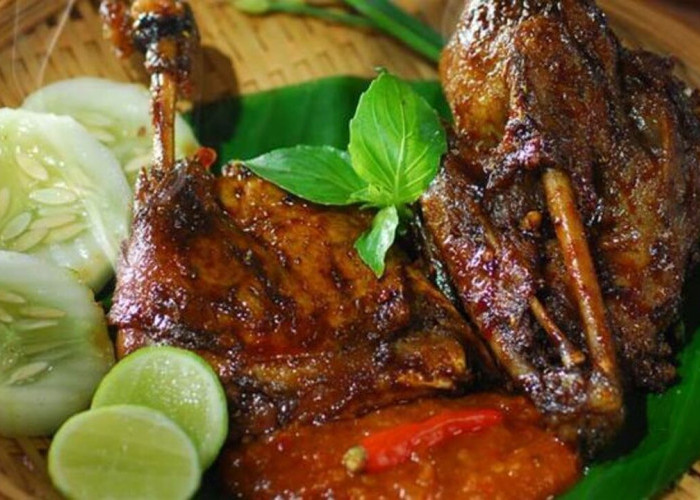 Bebek Bakar Kian Diminati, Kuliner Tradisional yang Naik Kelas di Tengah Tren Gastronomi Modern
