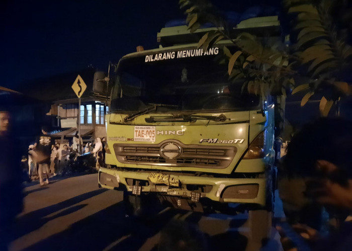 Truk Batu Bara Renggut Korban Jiwa, Massa Blokir Jalan Lintas Tengah Sumatera