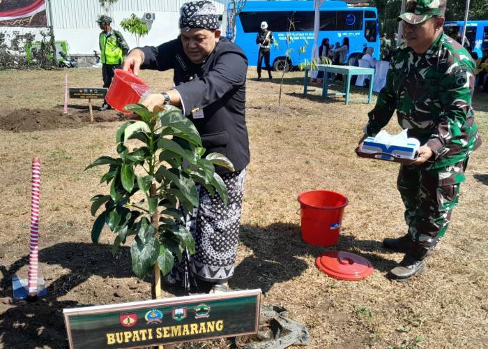 Pohon Cinta Bupati Semarang untuk Desa Cukil