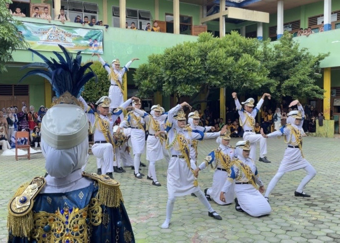 Meriah! Siswa Baru SMPN 2 OKU Antusias Saksikan Parade Ekstrakurikuler di Hari Keempat MPLS