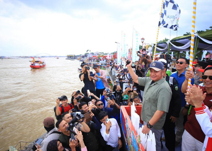 Meriah! Festival Perahu Bidar Palembang 2025, Herman Deru Ingin Event Mendunia