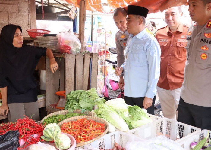 Sidak di Pasar Indralaya, Kapolres dan Wabub Monitoring Harga Bahan Pokok Jelang Lebaran Idul Fitri