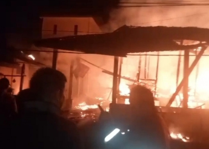 Kantor Lurah Tanjung Raja Utara Terbakar, Pelayanan Warga Dipindahkan ke Kantor Camat