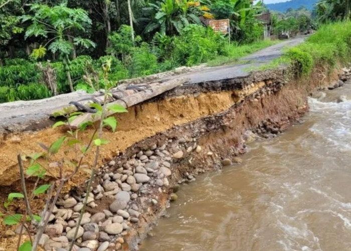 Jalan Rusak Akibat Longsor di Ulu Ogan OKU, Ancam Nyawa Pengguna Jalan !