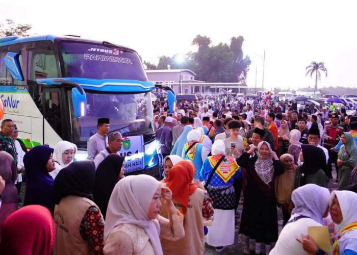 169 JCH Asal Prabumulih Diberangkatkan ke Tanah Suci, H Arlan: Luruskan Niat Semata-Mata Karena Allah 