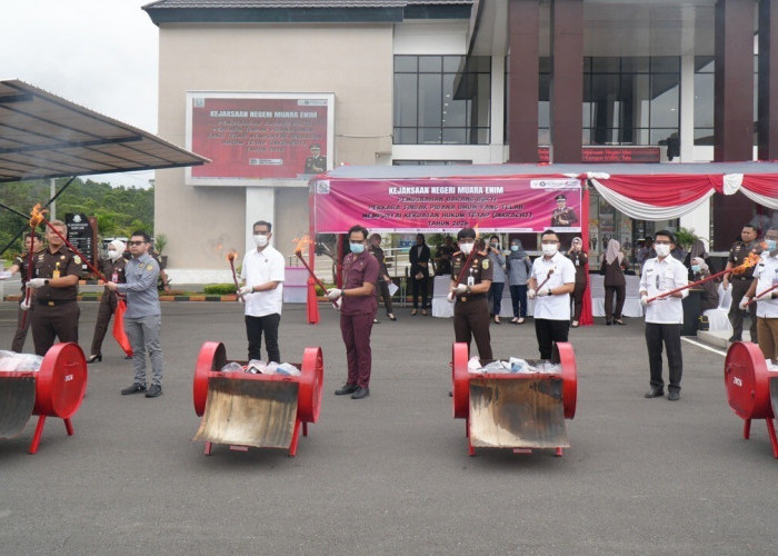 Kejari Muara Enim Musnahkan Ratusan Gram BB Narkotika 