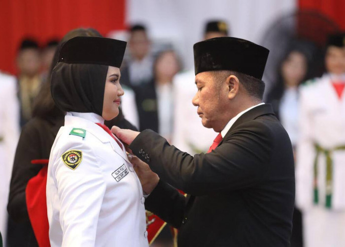 Gubernur Herman Deru Kukuhkan 50 Paskibraka Sumsel, Tekankan Semangat Satria dan Teladan Bangsa