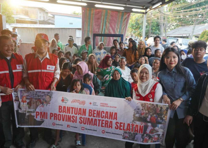 Tanggap Darurat! Feby Deru Kunjungi Korban Kebakaran 1 Ulu, Bantu Logistik dan Trauma Healing