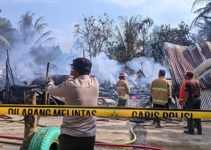 Kebakaran Hebat Hanguskan Bedeng 6 Pintu di Prabumulih Barat, Enam Kepala Keluarga Kehilangan Tempat Tinggal