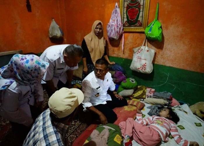Aksi Cepat Tanggap, H Arlan Sambangi Warga yang Menderita Kelumpuhan