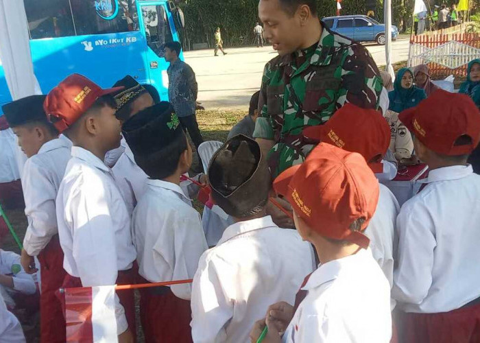 Cek Kesehatan dan KB Gratis Meriahkan Pembukaan TMMD ke-129 di Desa Cukil