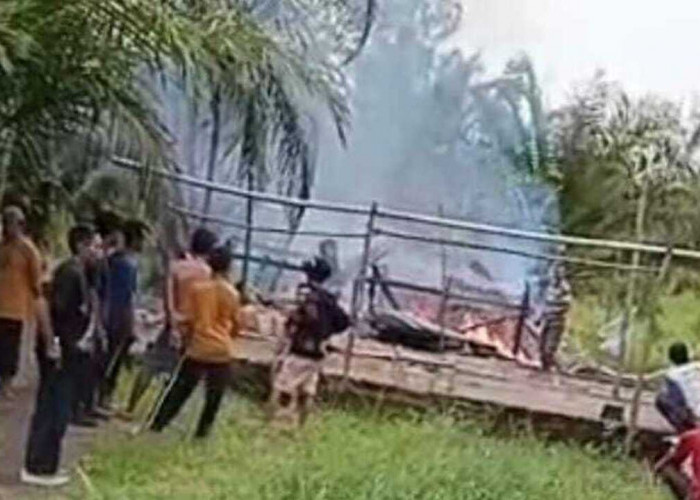 Rumah Warga di Sungai Rambutan Ludes Terbakar, Diduga Akibat Konsleting Listrik