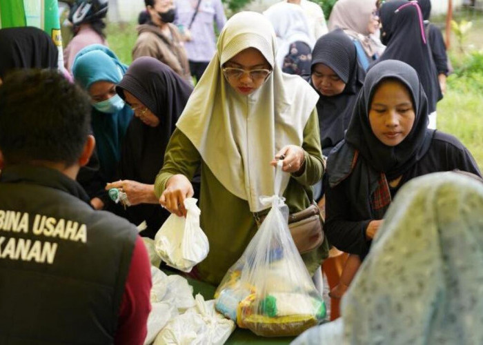 Ratusan Warga Serbu Sembako Murah GPM dan OPM 