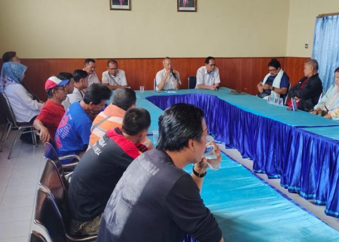 Warga Ramai-ramai Datangi Kantor PDAM OKU