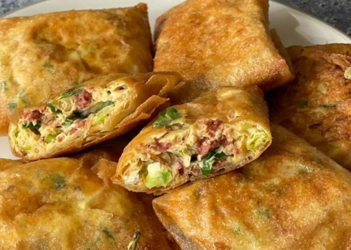 Martabak Telur Kulit Lumpia Jadi Tren Kuliner Praktis dan Renyah di Berbagai Daerah