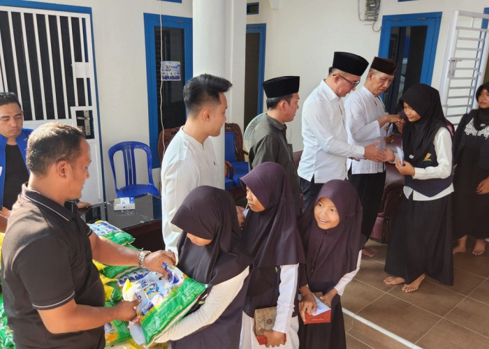 ‎HUT ke-28 PAN di OKU Timur Semarak, Ribuan Warga Terima Bantuan