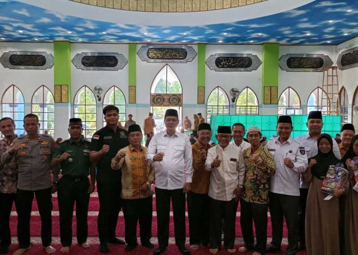 Bupati Edison Serahkan Santunan kepada 163 Anak Yatim Piatu