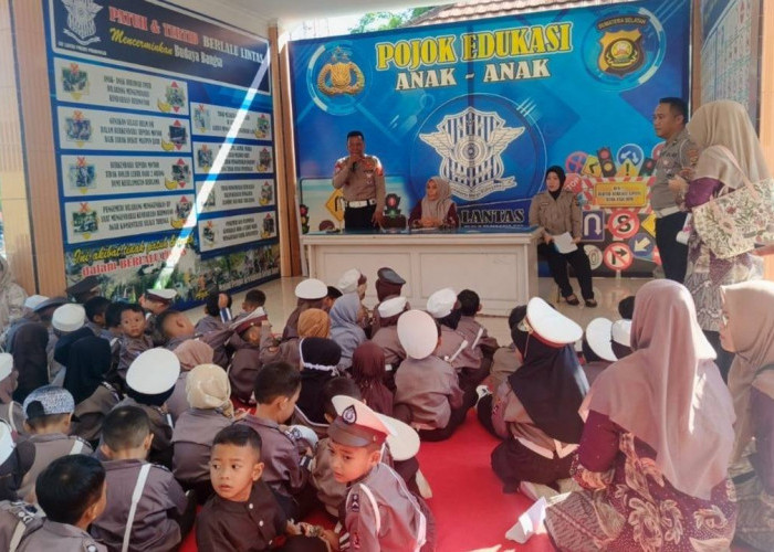 Satlantas Polres Prabumulih Tanamkan Budaya Tertib Berlalu Lintas Sejak Dini Lewat Polsanak