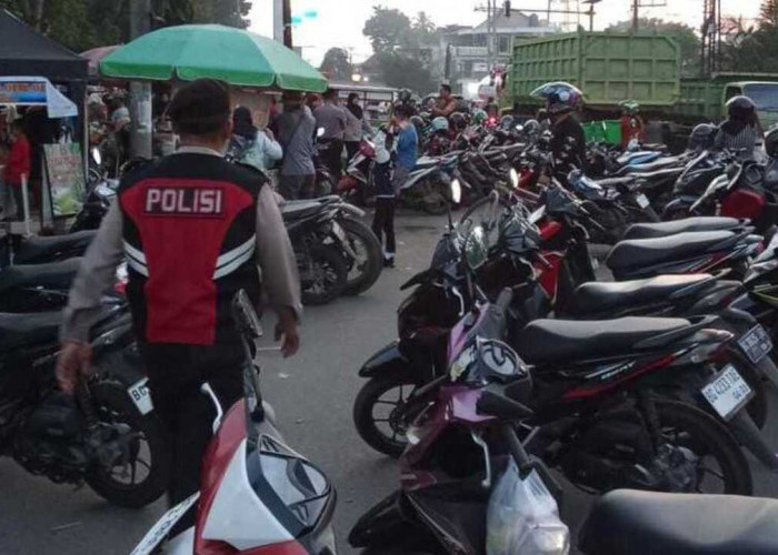Ganggu Lalu Lintas dan Sebabkan Kemacetan, Polisi Tertibkan Parkir di Kawasan Kuliner Unsri Indralaya