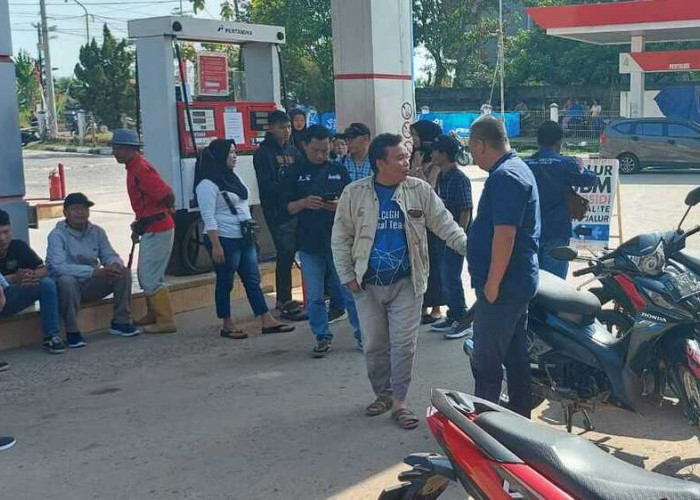 Motor Mendadak Mogok, Puluhan Warga Datangi SPBU Patih Galung