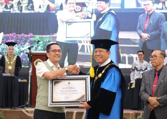 Hadir di Wisuda, Ratu Dewa Beri Pesan Inspiratif