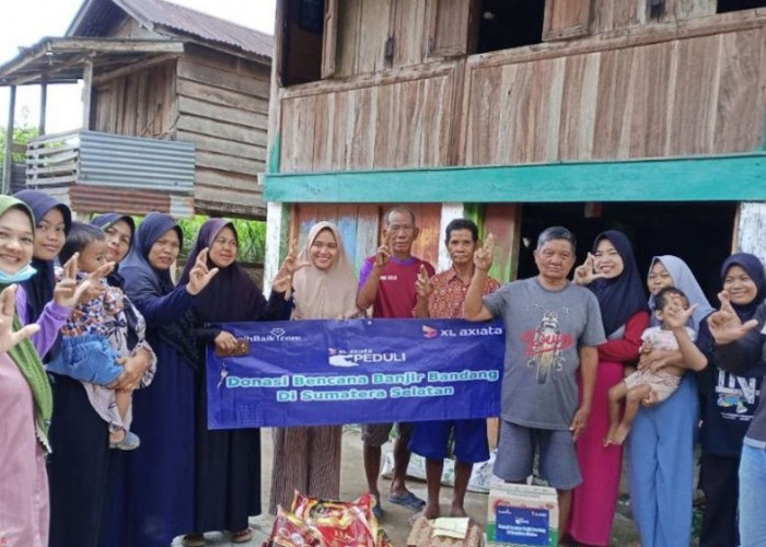 XL Axiata Salurkan Donasi ke Warga Terdampak Banjir dan Erupsi Gunung Marapi