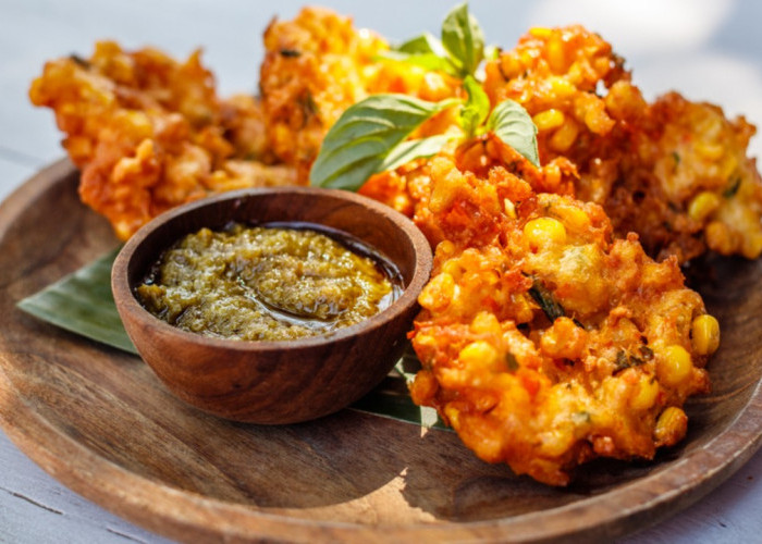 Bakwan Jagung, Camilan Tradisional yang Tetap Bertahan di Tengah Tren Kuliner Modern