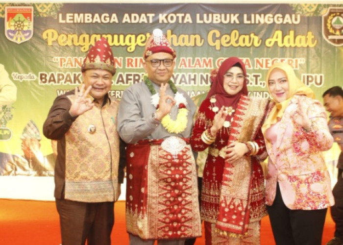Wakil Menteri Ketenagakerjaan, Ir H Afriansyah Noor ST MSi IPU Terima Gelar Adat Kota Lubuk Linggau 
