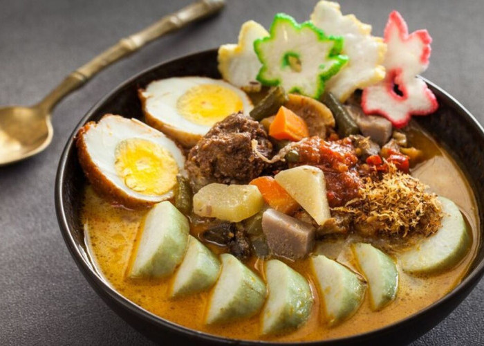 Lontong Sayur, Kuliner Tradisional yang Tetap Digemari dan Menjadi Favorit Masyarakat Indonesia