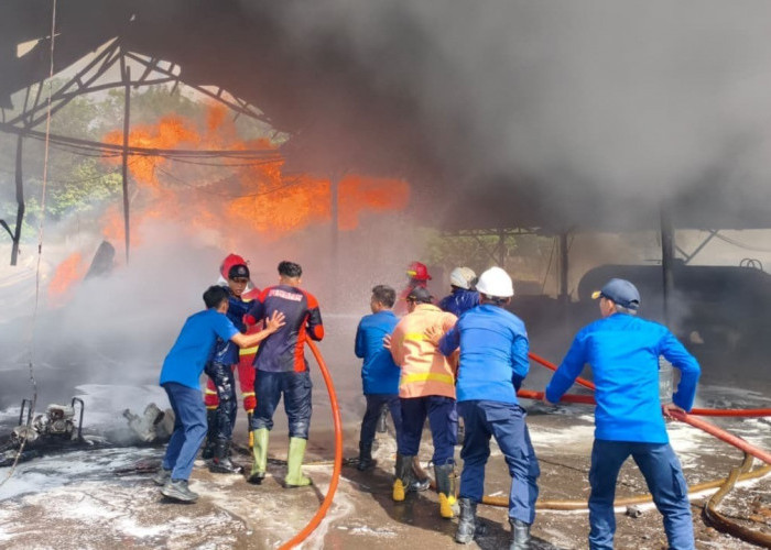 Gudang Penimbunan BBM Illegal Terbakar