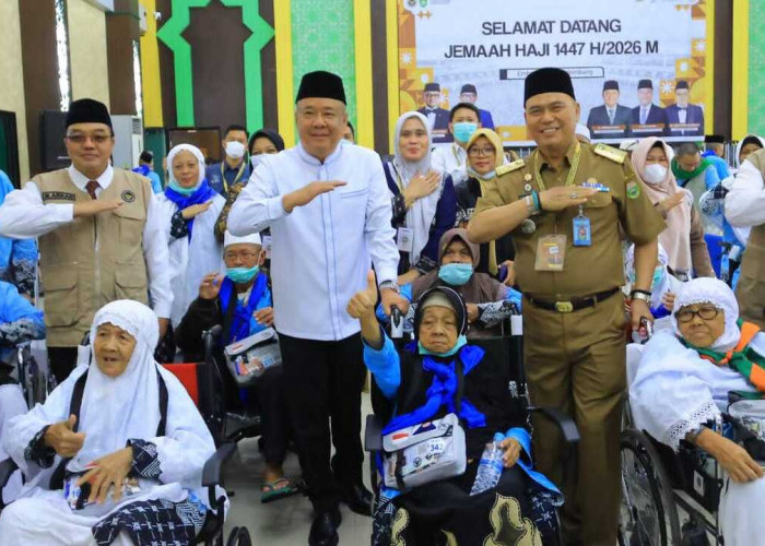 Wagub Cik Ujang Sambut Kepulangan Kloter Pertama Haji Palembang