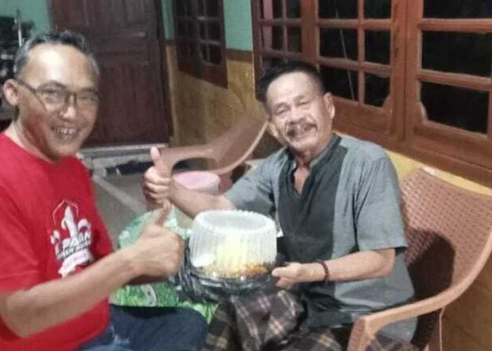 Megawati Ultah, PDIP Muara Enim Bagi-bagi Nasi Tumpeng