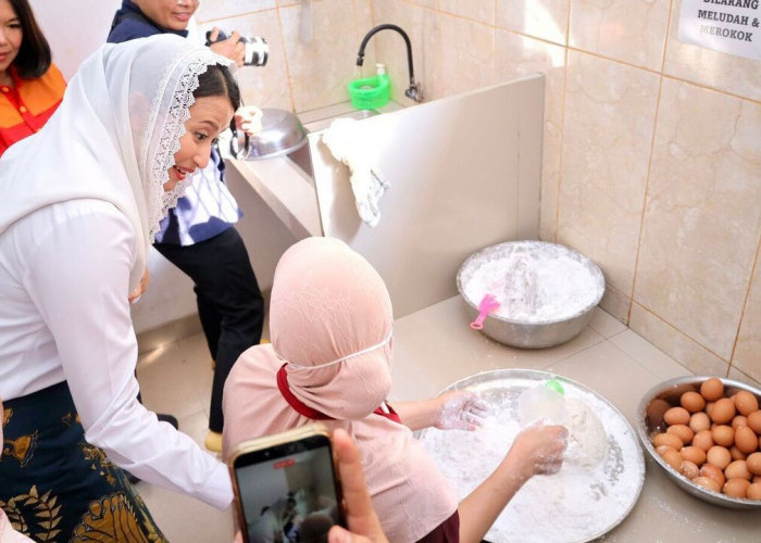 Sekda Palembang Aprizal Hasyim Dampingi Wamen Perdagangan RI Tinjau Pelaku UMKM di Kota Palembang