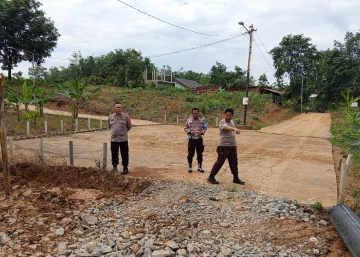 Bangun Saluran Air di Lahan Jagung