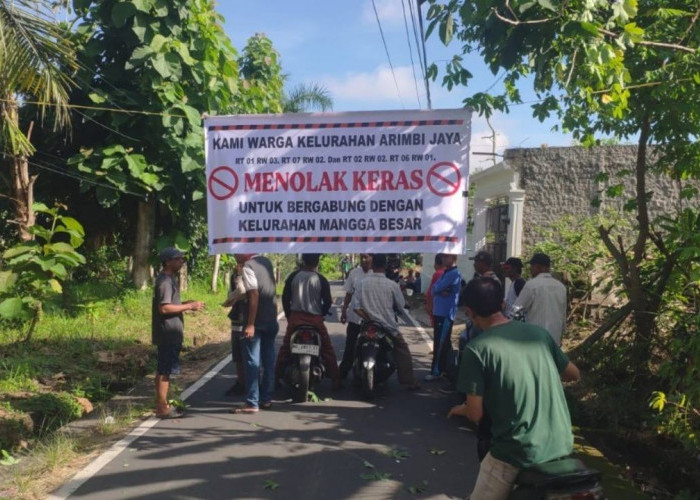 Tak Mau Bergabung dengan Kelurahan Mangga Besar, Puluhan Warga di Prabumulih Blokir Jalan Tri Sukses