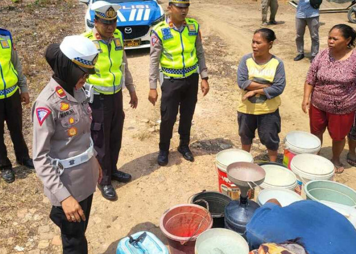 HUT Bhayangkara Lalu Lintas, Satlantas Polres Prabumulih Beri Bantuan 3000 Liter Air bersih dan Sembako