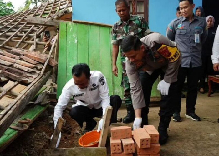 Sambut HUT Bhayangkara ke-78, Polres Prabumulih Ubah Rumah Tak Layak Huni Jadi Rumah Layak Huni