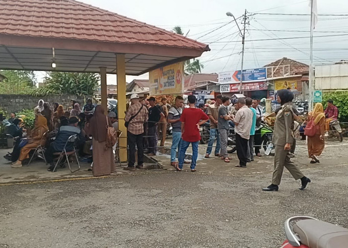 Wajib Pajak Padati KP2KP Muara Enim