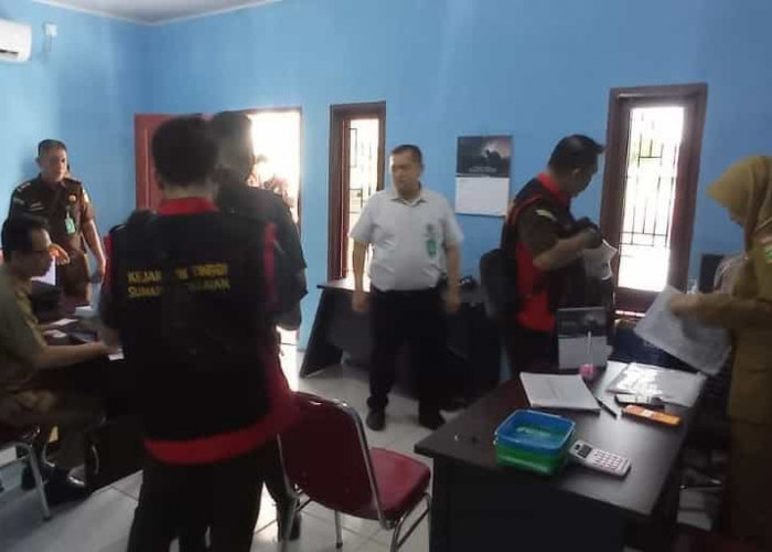 Dugaan Korupsi Dana Komite Sekolah, Penyidik Kejari Palembang Geledah SMAN 19, Ini Berkas yang Disita...