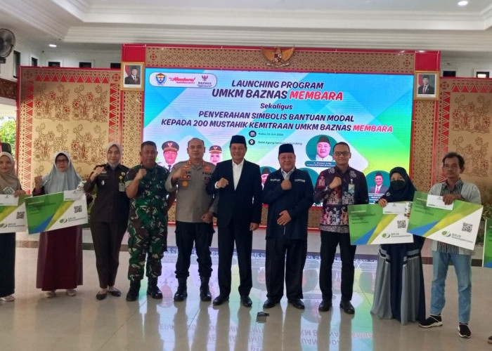 Serahkan Bantuan Modal Usaha kepada 200 Mustahik
