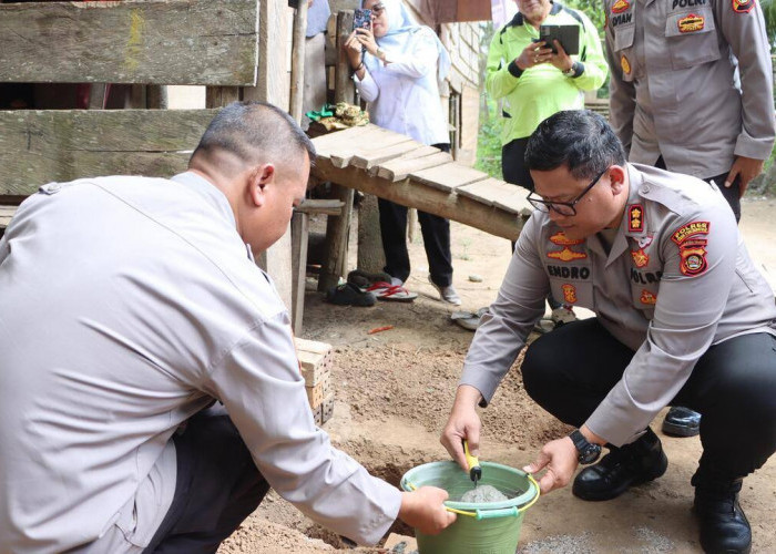 Polres OKU Renovasi Rumah Tidak Layak Huni
