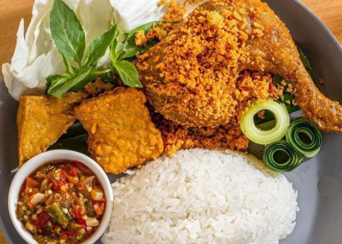 Ayam Penyet Sambal Terasi, Kuliner Favorit yang Bikin Lidah Bergoyang
