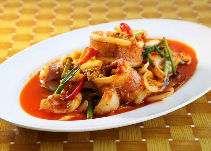 Cumi-Cumi Asam Manis, Hidangan Seafood Lezat yang Menggugah Selera dan Digemari Masyarakat