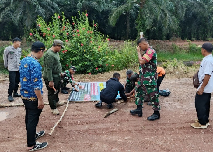 Cegah Karhutla, Pasang Spanduk Edukasi untuk Masyarakat