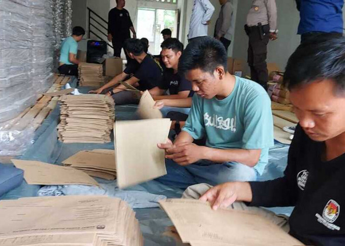 KPU Kota Prabumulih Lakukan Sortir dan Packing Sampul Surat Suara